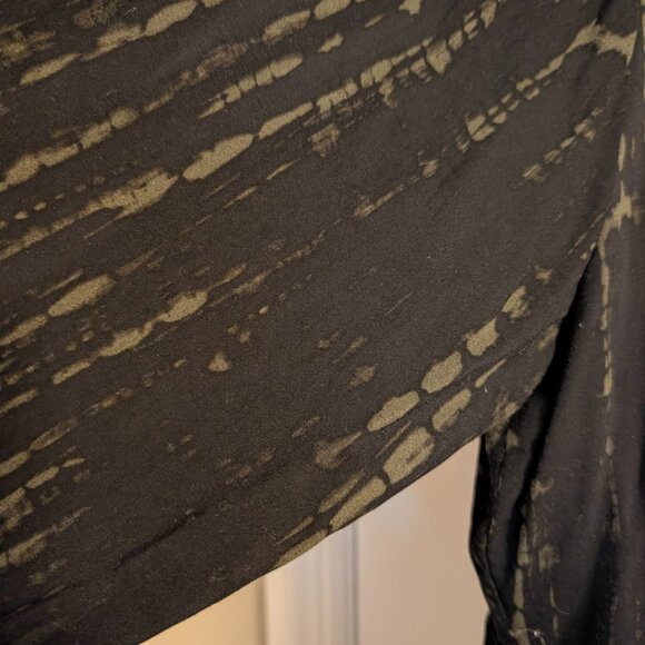Torrid Black & Olive Abstract Print Button-Front Tunic Top – Size 1 - Picture 4 of 6